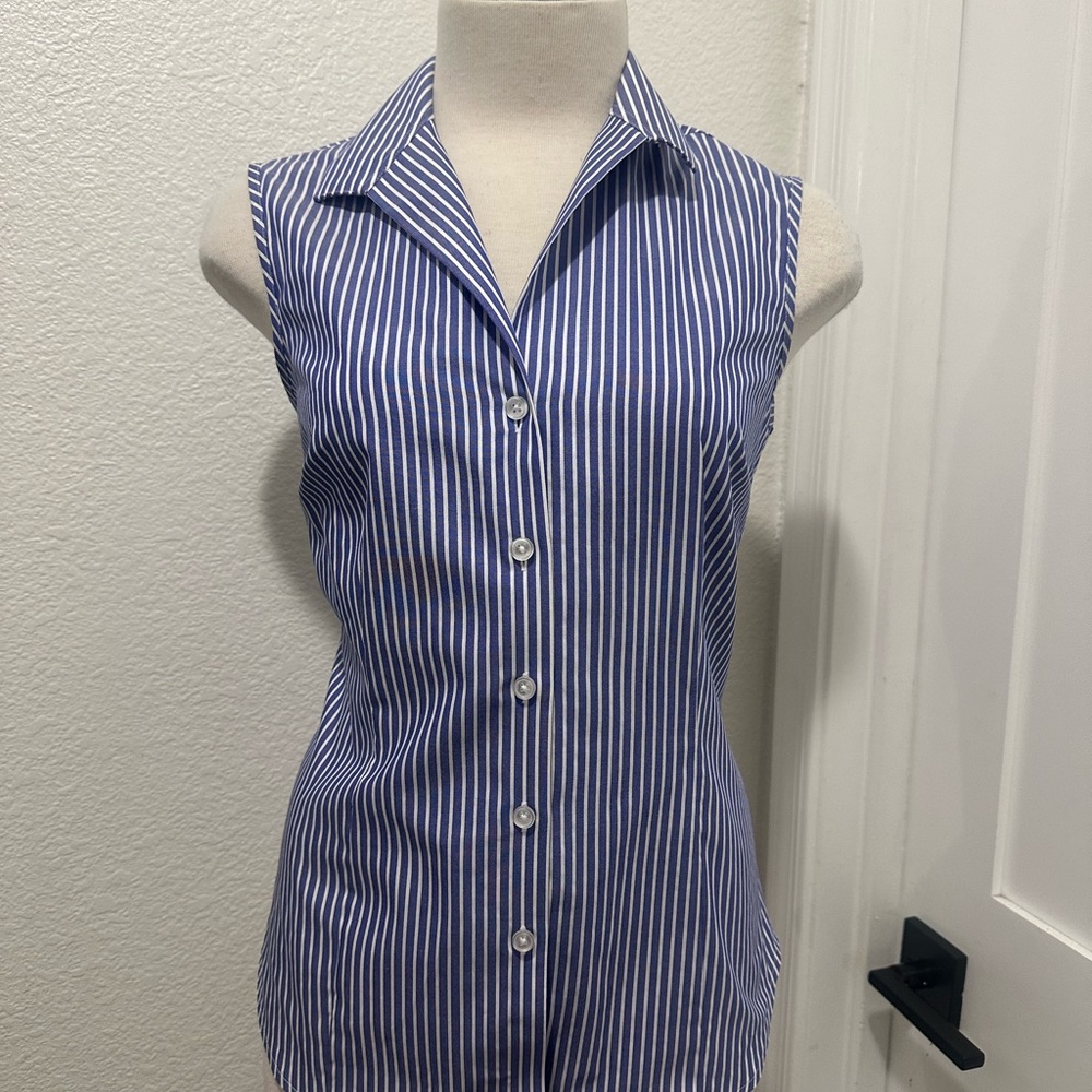 Fitted button up Jones New York in like new condition